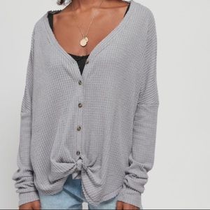 Grey Jojo long sleeve from Urban🤍